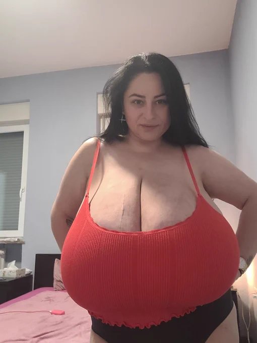 Alice's perfect huge tits #QkkeWYIN