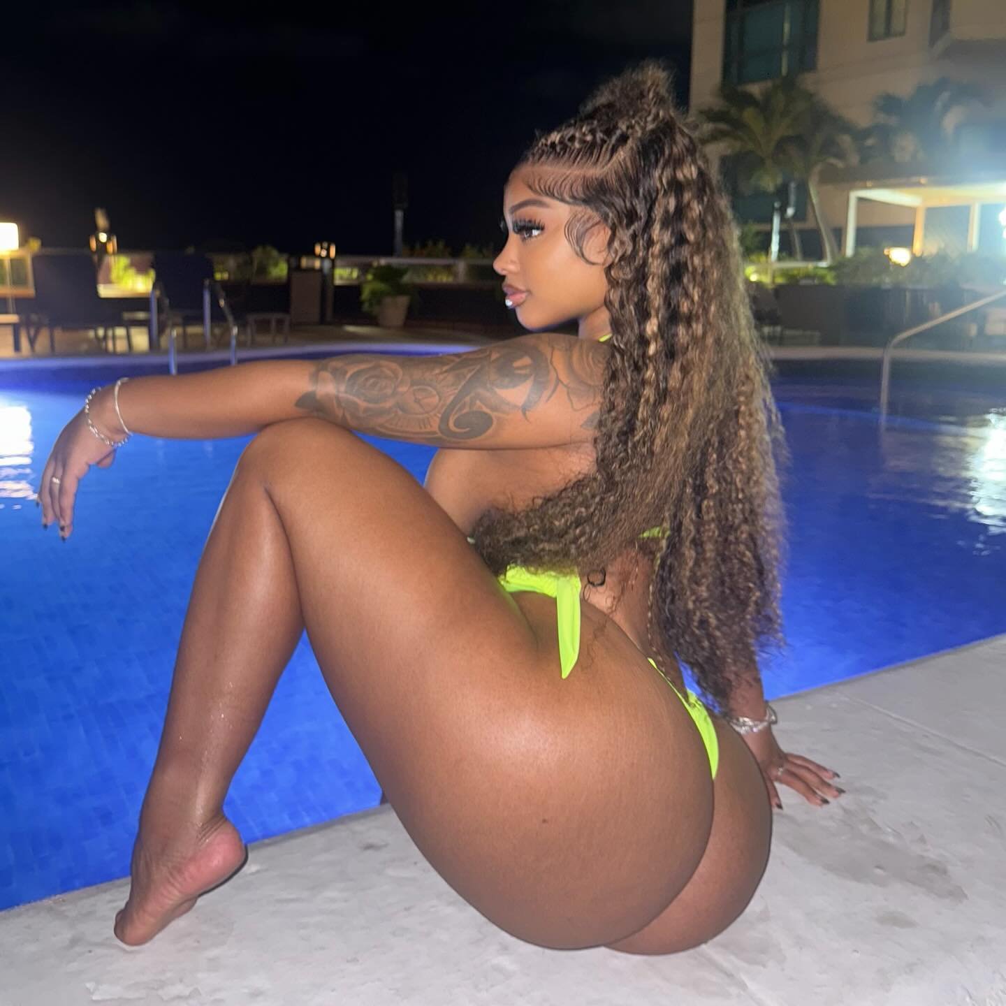 Barely Legal 21 year old Ebony Thick Baddie Mari Big Booty Ass #XVtjqpTN