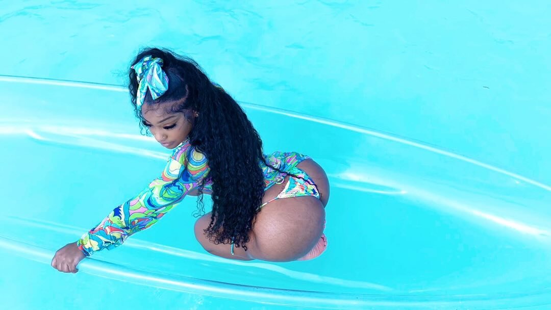 Barely Legal 21 year old Ebony Thick Baddie Mari Big Booty Ass #dhRHsREm